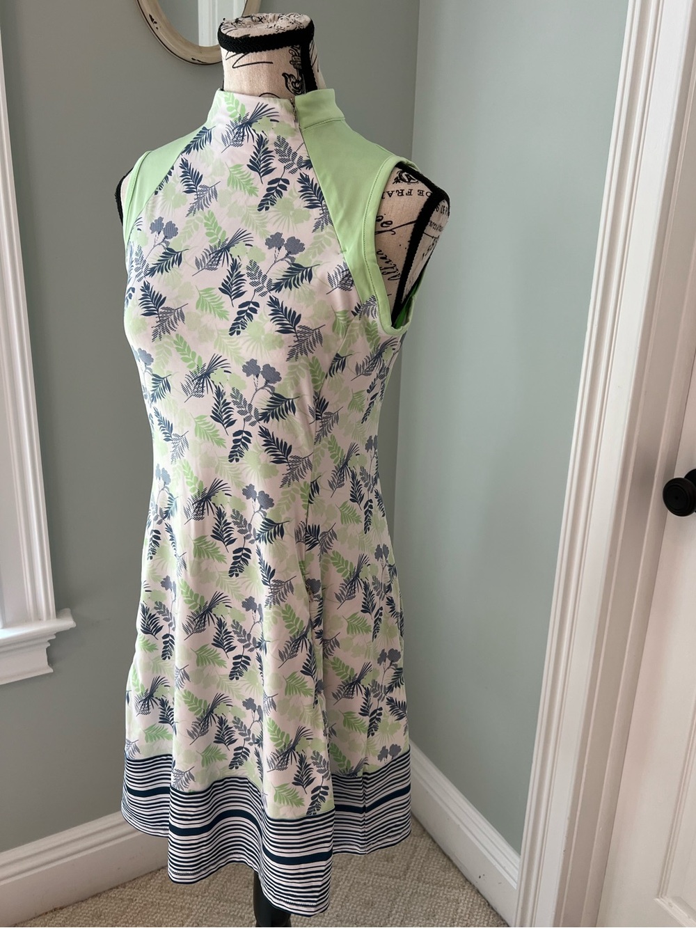Tee Time Sleeveless Palm Leaf Print Golf Dress | Size S | Great Condition - Picture 7 of 13
